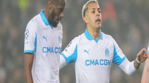 大乐透期号专家推荐：伤病潮中骑士雄鹿对决分析